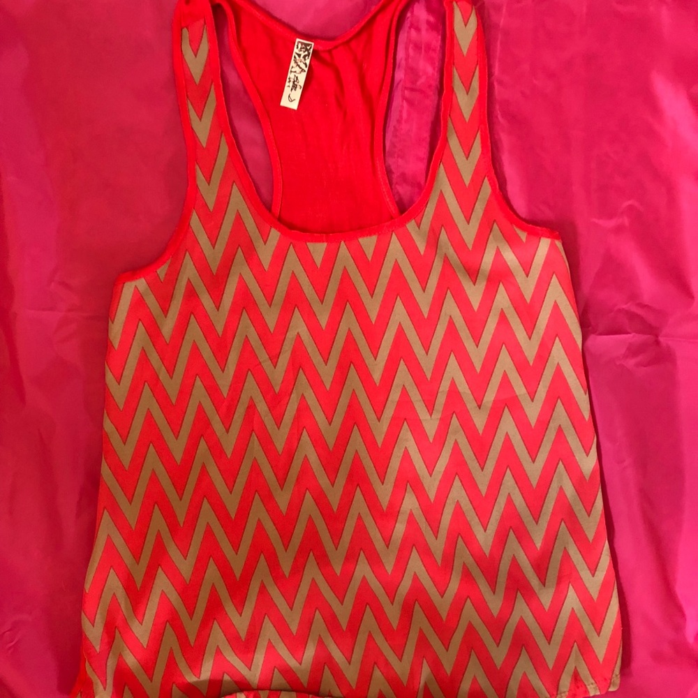 Cute tank, medium, excellent condition